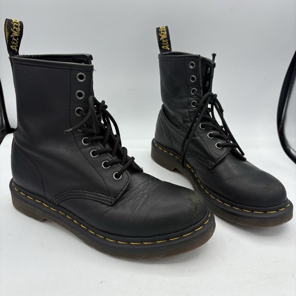 Dr Doc Martens Boots Womens Size 7 Air Wair 11821 Combat Black Leather 8 Eye